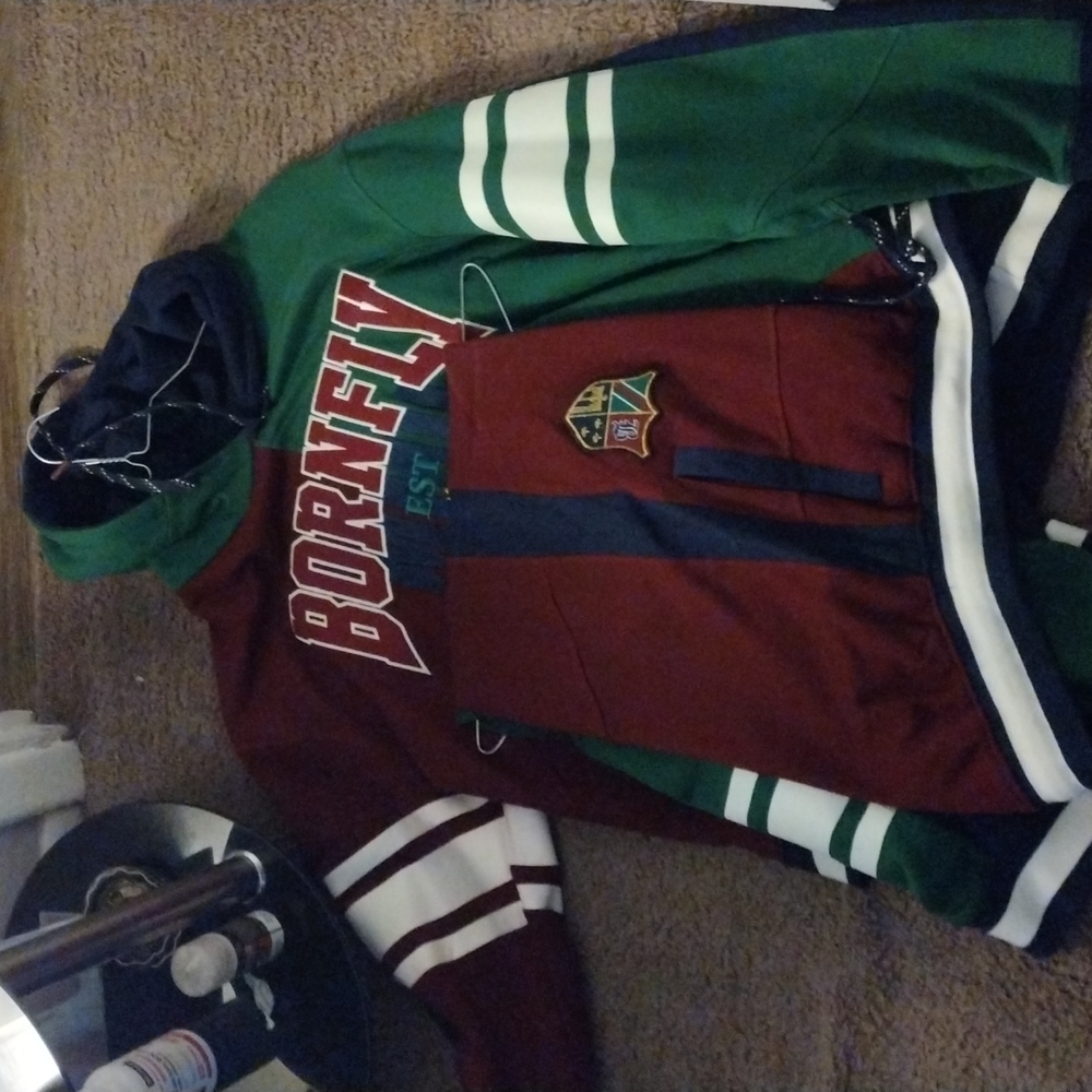 This 2XL sweatshirt could be yours. Very stylish, I'm offering free shipping.